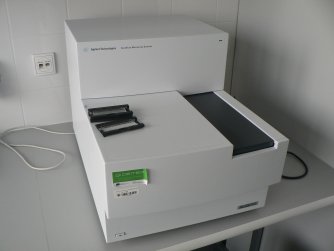 DNA microarray scanner