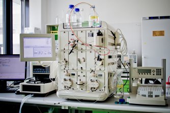 Medium-pressure chromatography modular system